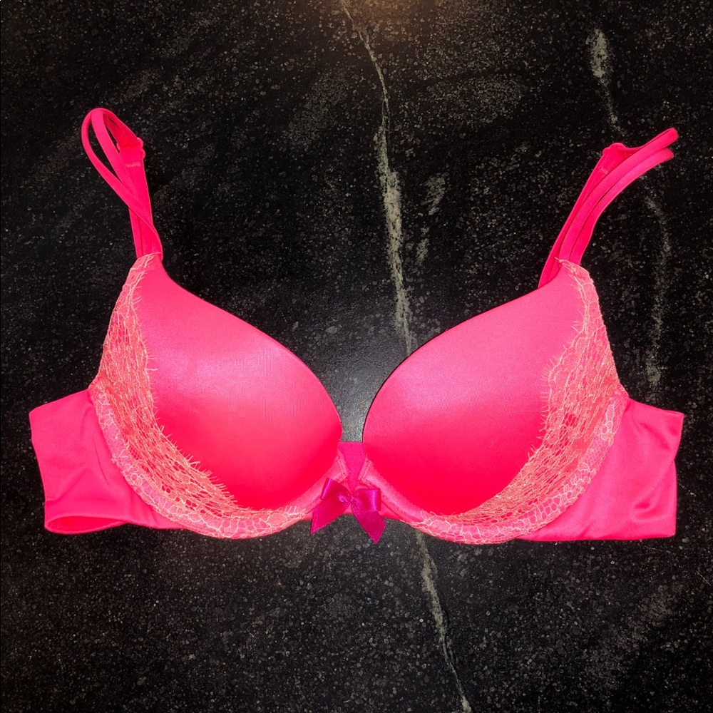 NWOT Victoria’s Secret Very Sexy Push-Up Bra 32A